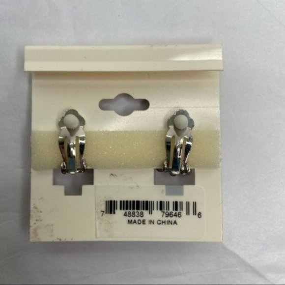 Tahari Silver Teardrop Rhinestone w/ Mini Pearls Detail Clip-On Earrings NEW - Picture 3 of 3